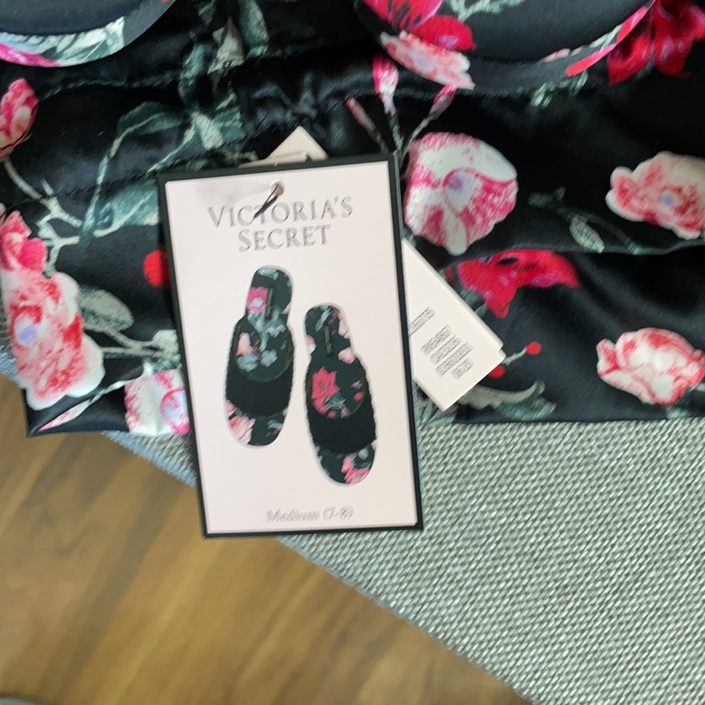 Victoria’s Secret floral satin‎ slippers - Picture 4 of 5